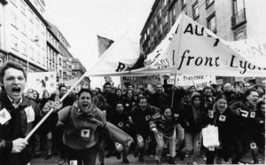Manifestion Ras l'Front - Paris, 1995 - Manifestation contre le système d'attribution des HLM - Paris, 1995 - Photo : Isabelle GABRIELI