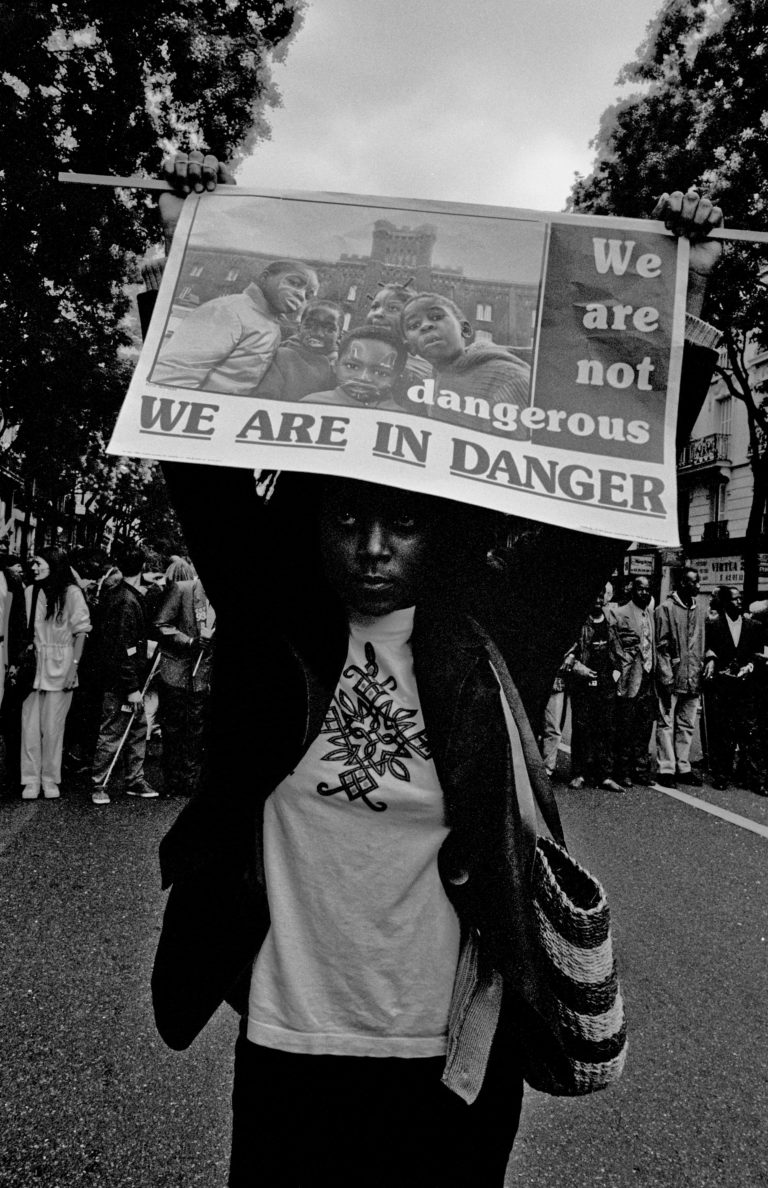 Manifestation contre le renvoi des immigrés - Paris, 1995 - Photo : Isabelle GABRIELI